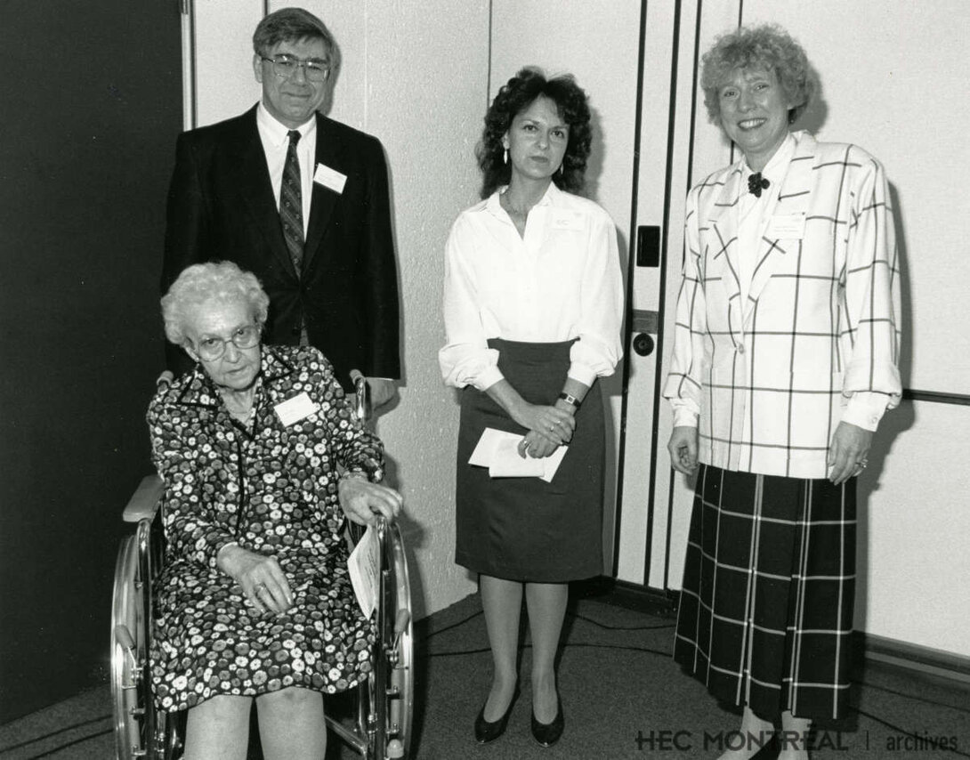   Description : Remise de la bourse Alma Lepage à l'HEC Montréal en 1991.  Date : 1991 Crédit photo : Photographe inconnu Cote archivistique : P085/Z,0001