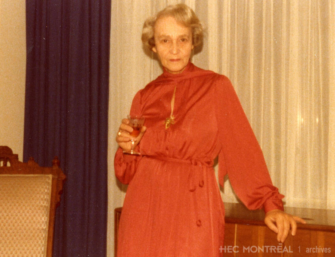   Description : Portrait d'Alma Lepage.  Date : ca 1976 Crédit photo : Photographe inconnu Cote archivistique : P085/Z,0001