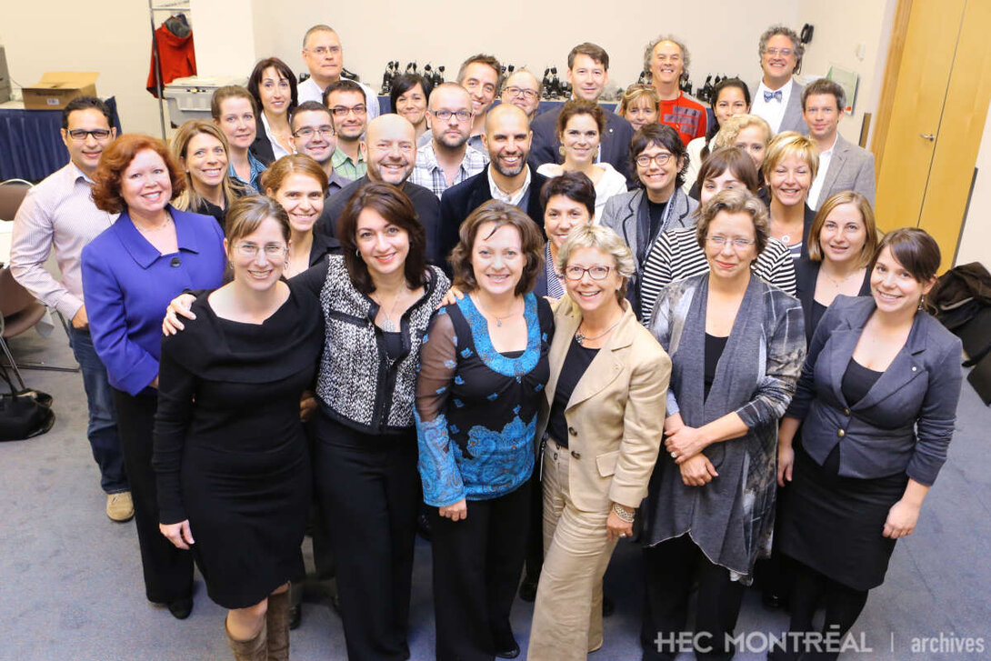   Description :  Portrait de groupe pris à l'occasion du Sommet international des coopératives 2012. Date : 2012 Crédit photo : Photographe inconnu Cote archivistique : P086/XPH,0002
