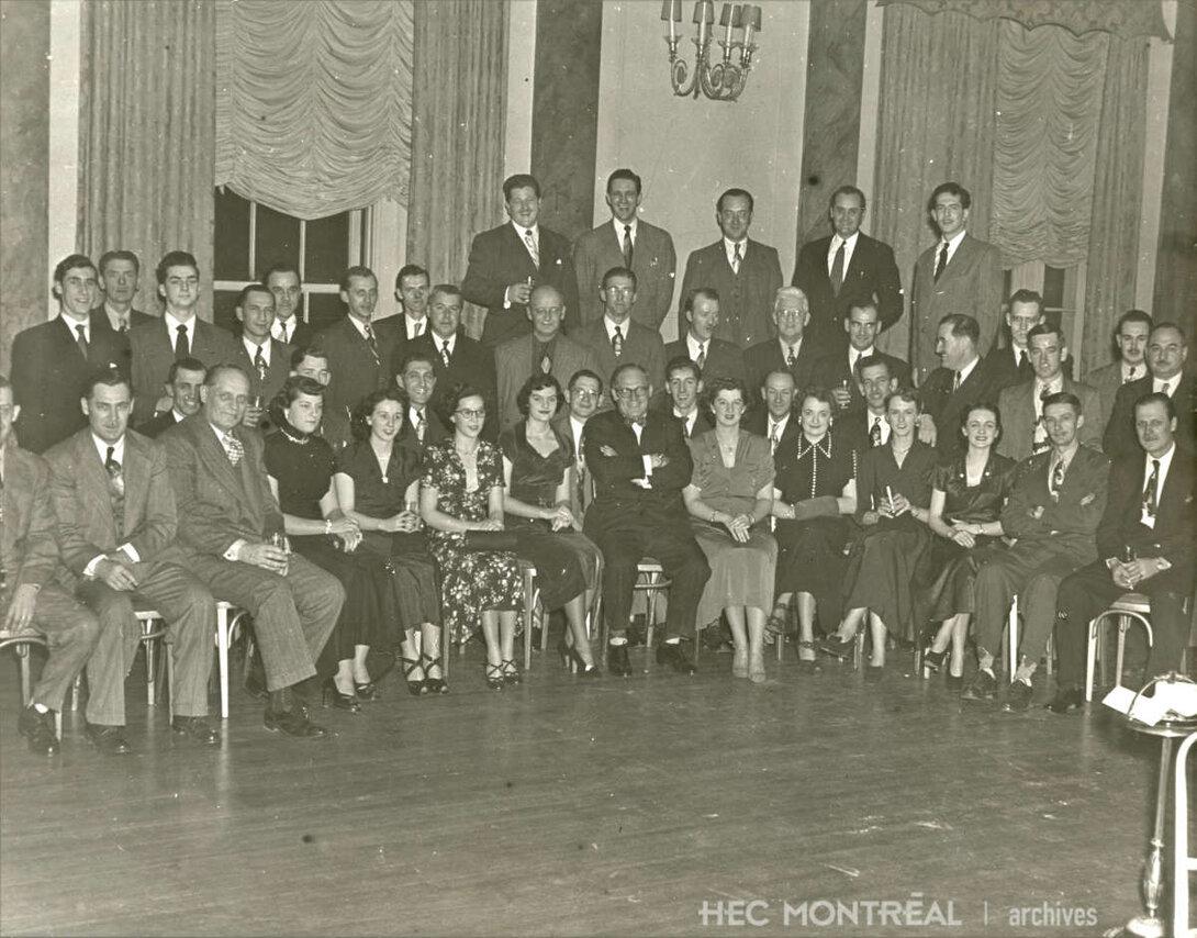   Description : Réunion annuelle des dirigeants et des représentants de la compagnie J.-R. Ouimet ltée. Date : 1947 Crédit photo : Photos L. V. Rousseau Cote archivistique : P088/XPH,0009