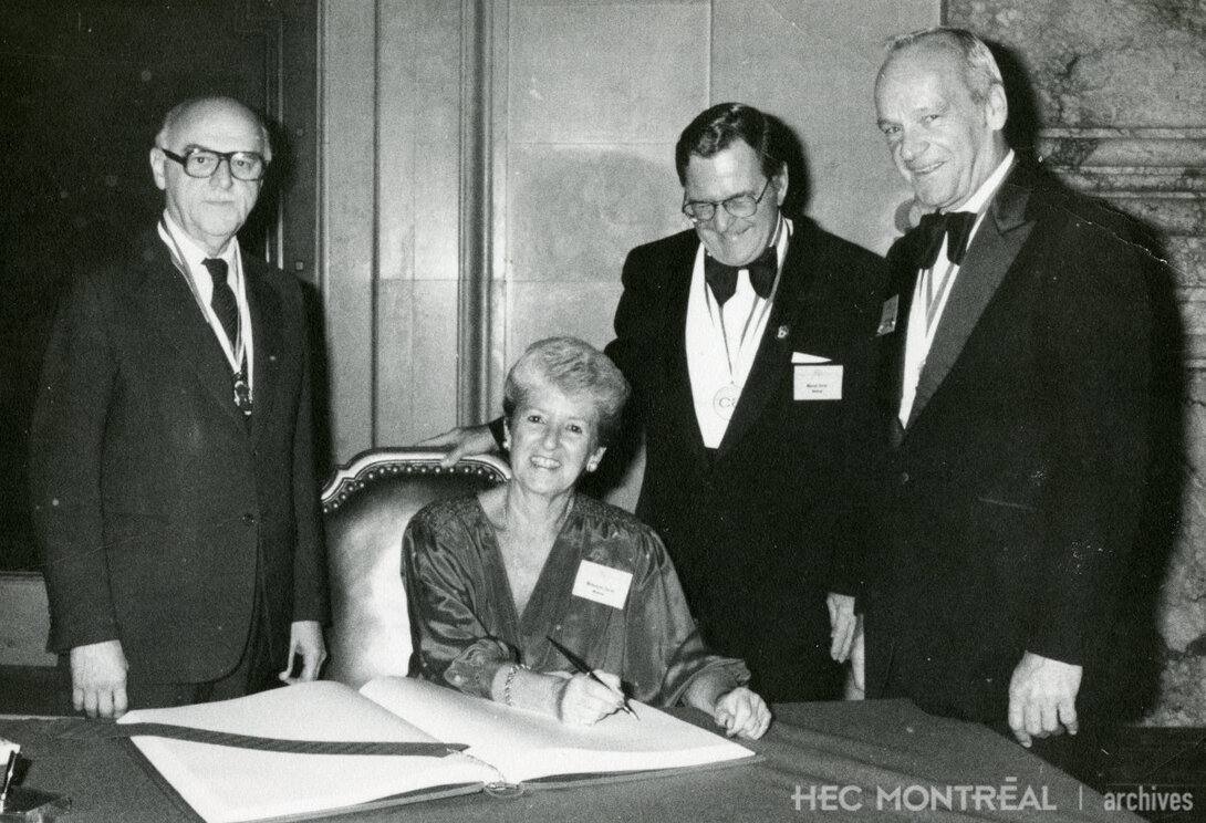   Description : Réception donnée par le maire Jean Drapeau à l'occasion de la 78e conférence annuelle du CICA. Date : 1980 Crédit photo : Photographe inconnu Cote archivistique : P089/XPH,0006