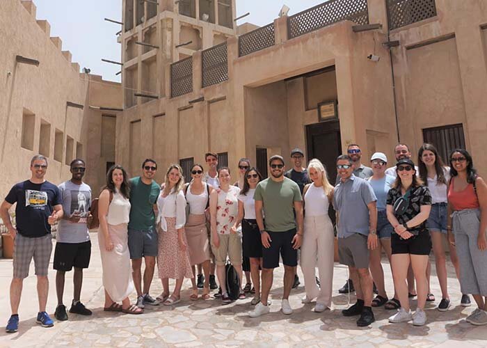 Les &eacute;tudiants du MBA dans le quartier historique d&rsquo;Al Fahidi, &agrave; Duba&iuml;.