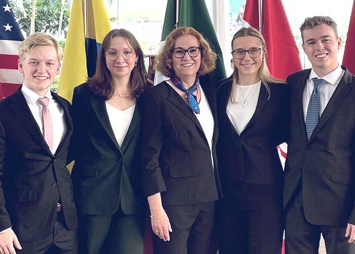 L&rsquo;&eacute;quipe compos&eacute;e de quatre &eacute;tudiantes et &eacute;tudiants du B.A.A