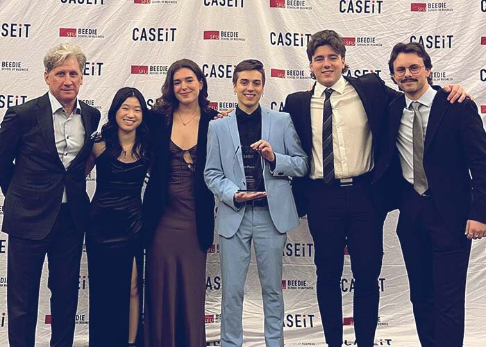 (de gauche &agrave; droite): Michelle Mainville, Amanda Chan, Anne-Claire Messier-Borreman, Fran&ccedil;ois Paradis-C&ocirc;t&eacute;, &Eacute;tienne Bureau, F&eacute;lix P&eacute;russe.