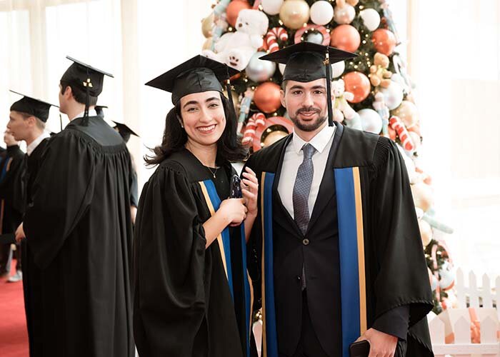 Photo d'une personne dipl&ocirc;m&eacute;e